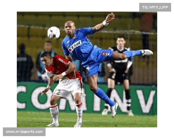 比利亚雷亚尔中场核心伤缺，攻防受挫